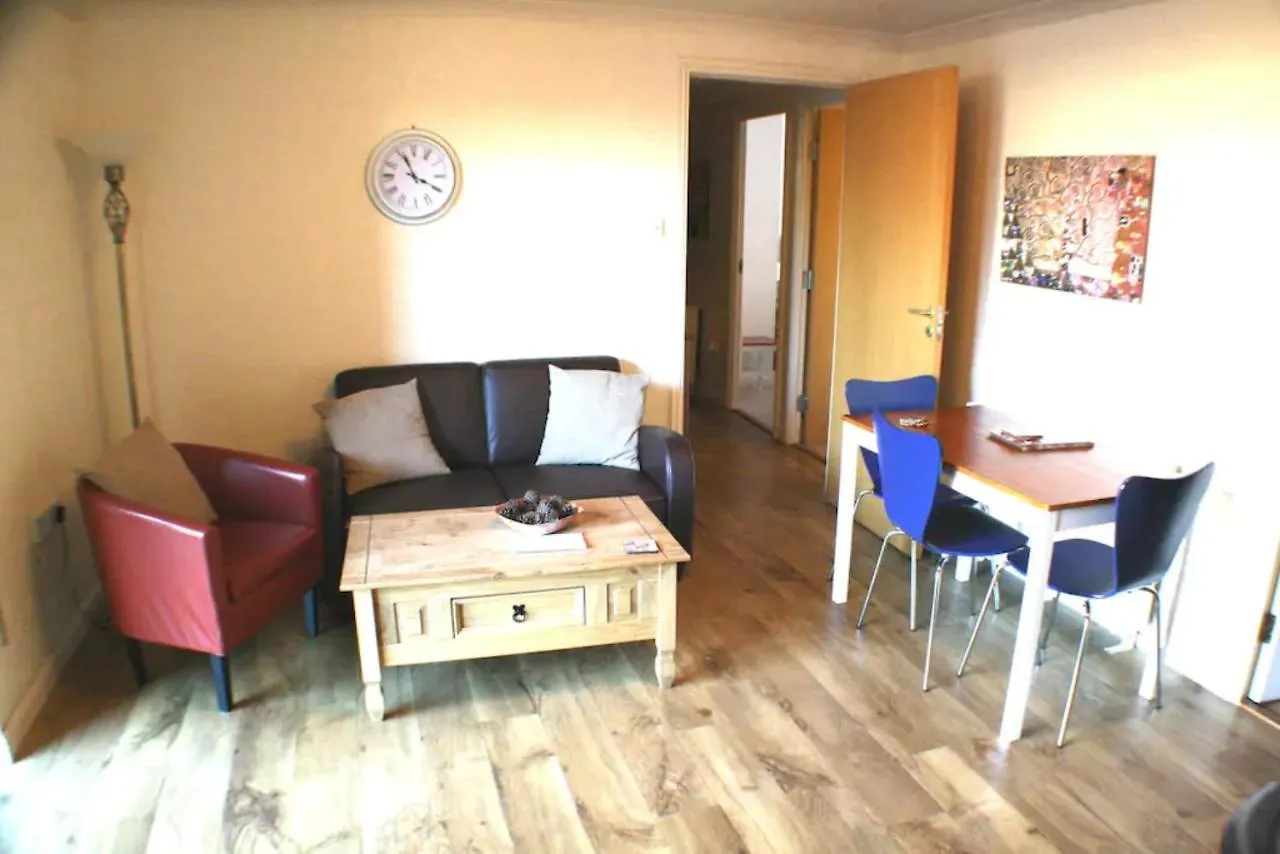 2 Bedroom Flat Near Holyrood Park Sleeps 4 Edinburgh Appartement