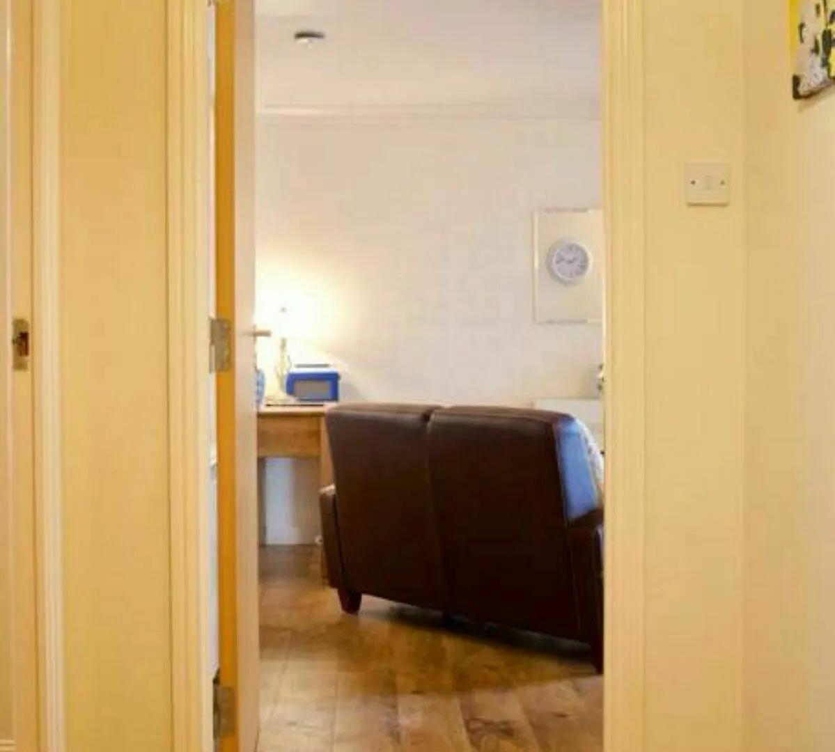 2 Bedroom Flat Near Holyrood Park Sleeps 4 Edinburgh