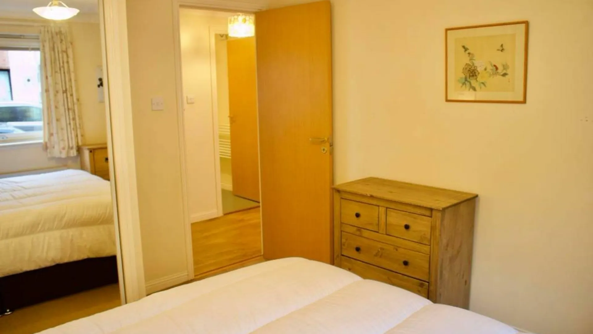 2 Bedroom Flat Near Holyrood Park Sleeps 4 Edinburgh